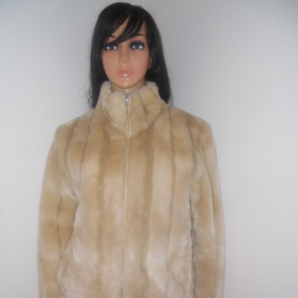 SPREAD YOUR WINGS FAUX FUR JACKET SIZE MEDIUM - Picture 4 of 4
